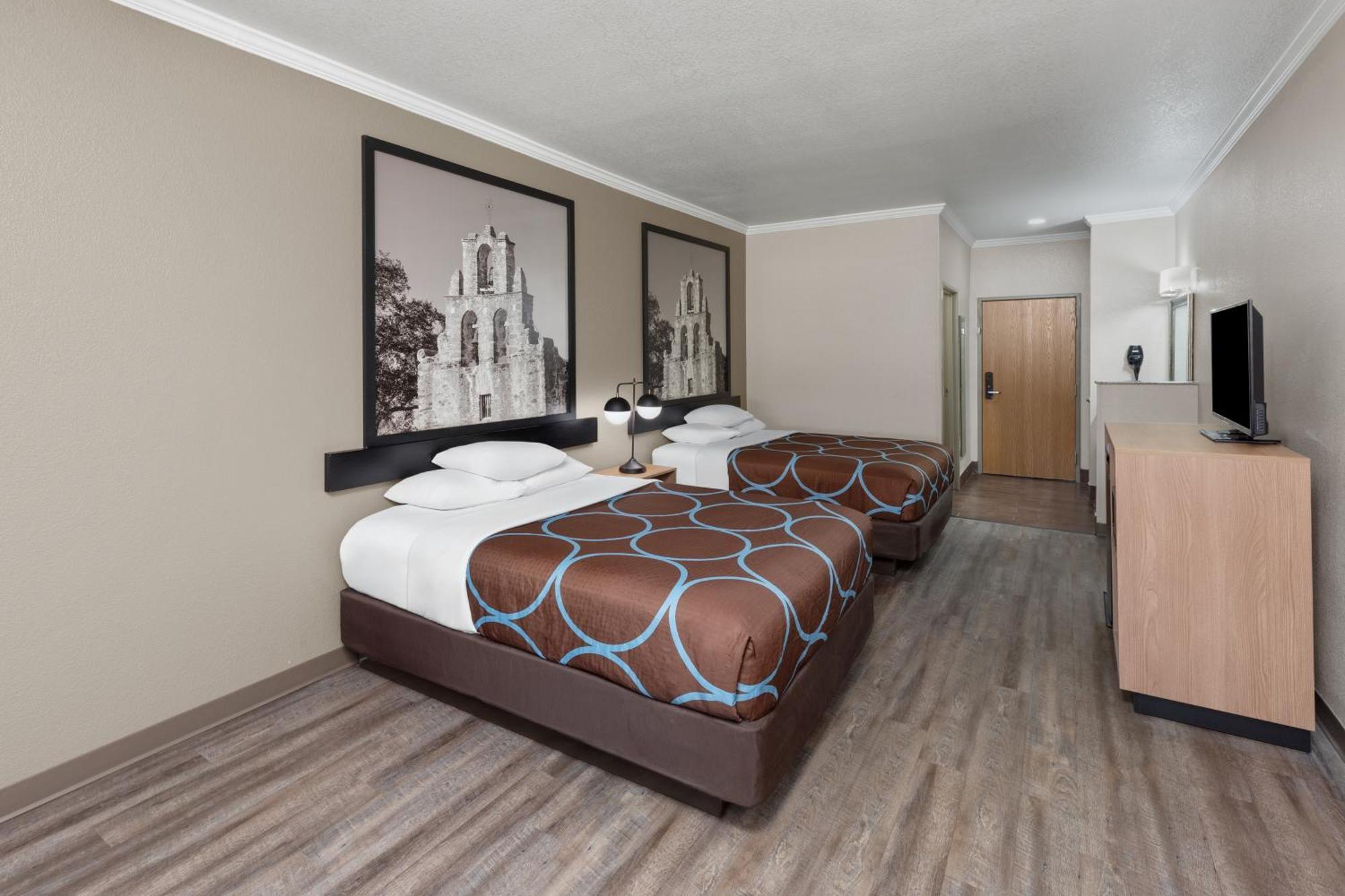Queen Room Two Queen Beds Non-Smoking