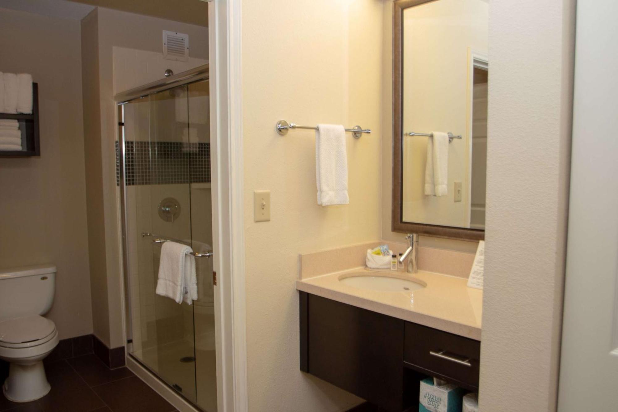 Two-Bedroom Suite King Queen Beds