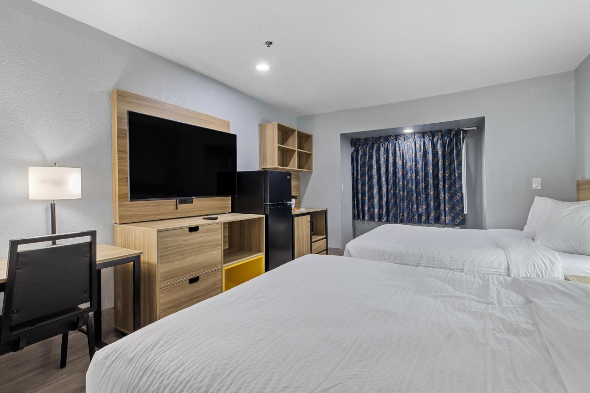Suite with Two King Beds - Non-Smoking