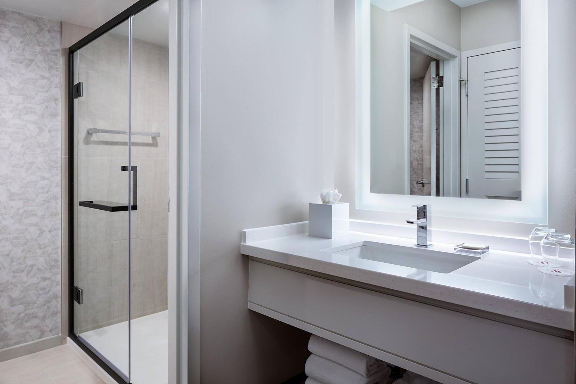 Queen Room With Two Queen Beds and City View - Hearing Accessible