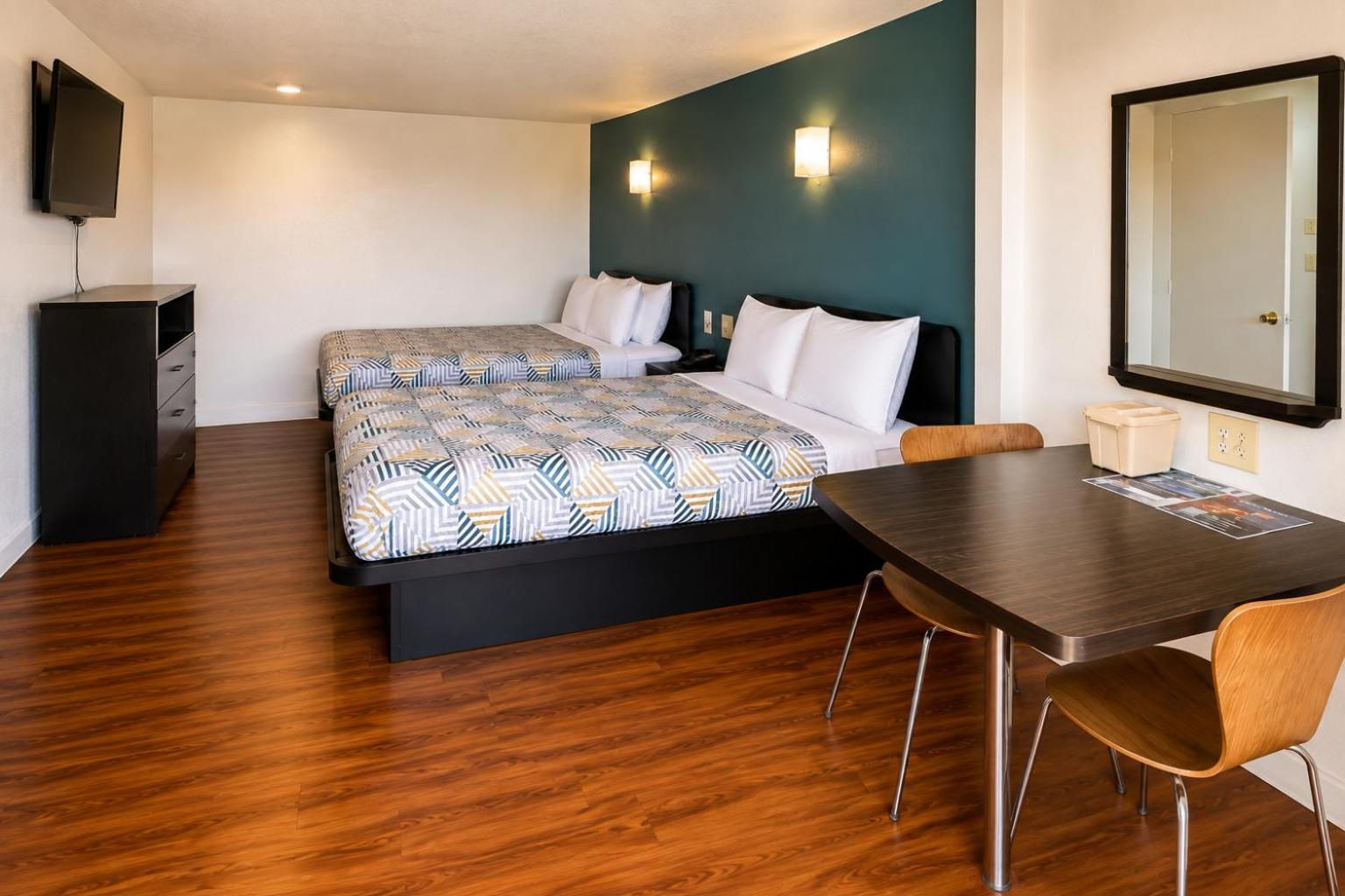 2 Full Beds Non Smoking Kitchenette