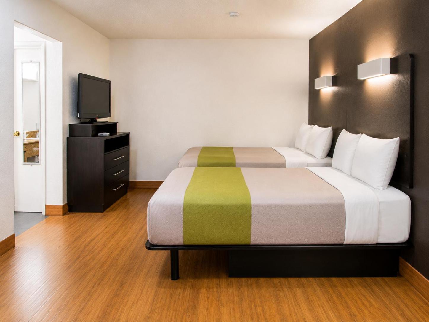2 Full Beds Non Smoking Kitchenette