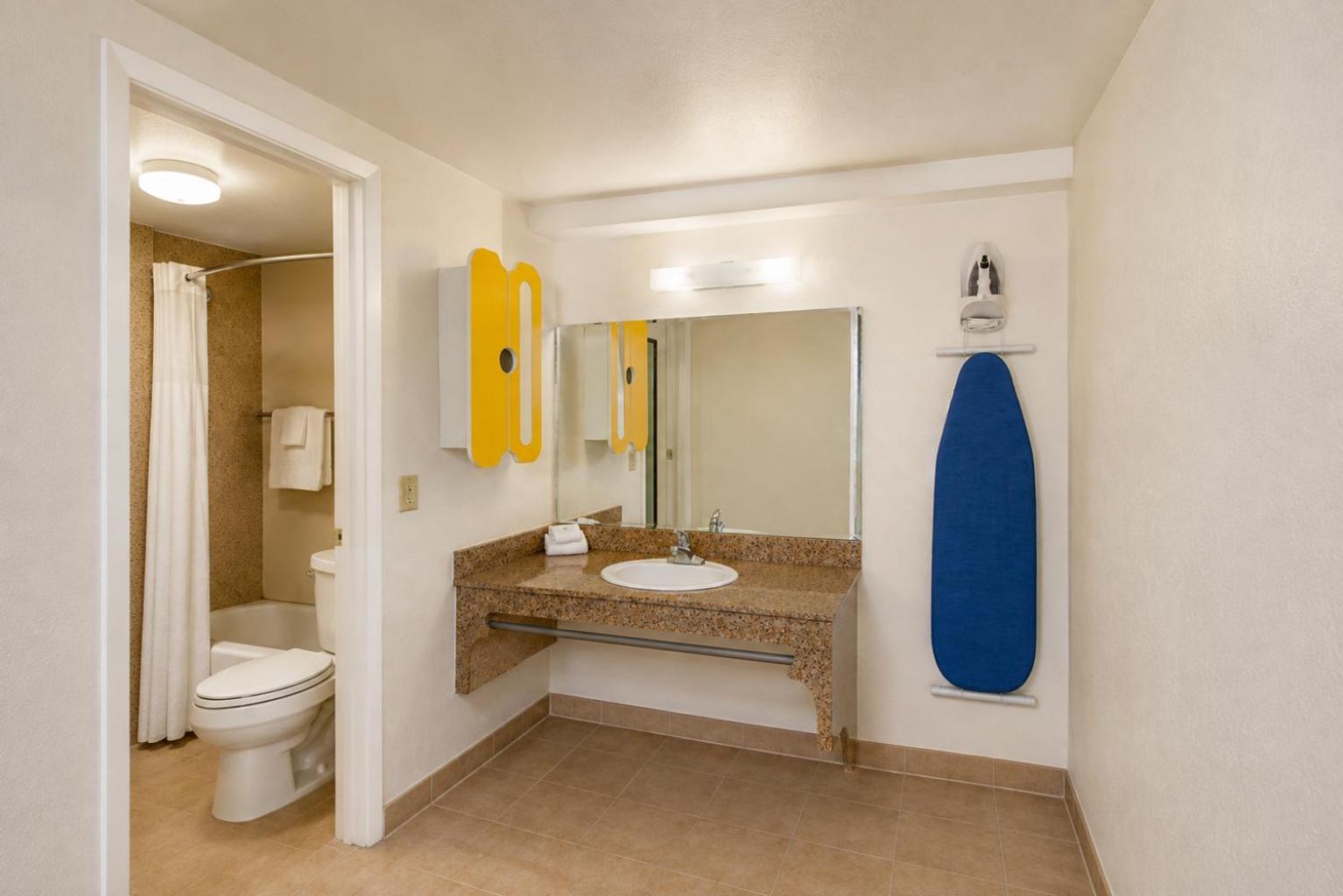 2 Full Beds Non Smoking Kitchenette
