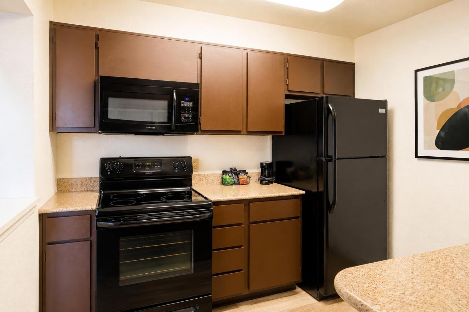 2 Full Beds Non Smoking Kitchenette