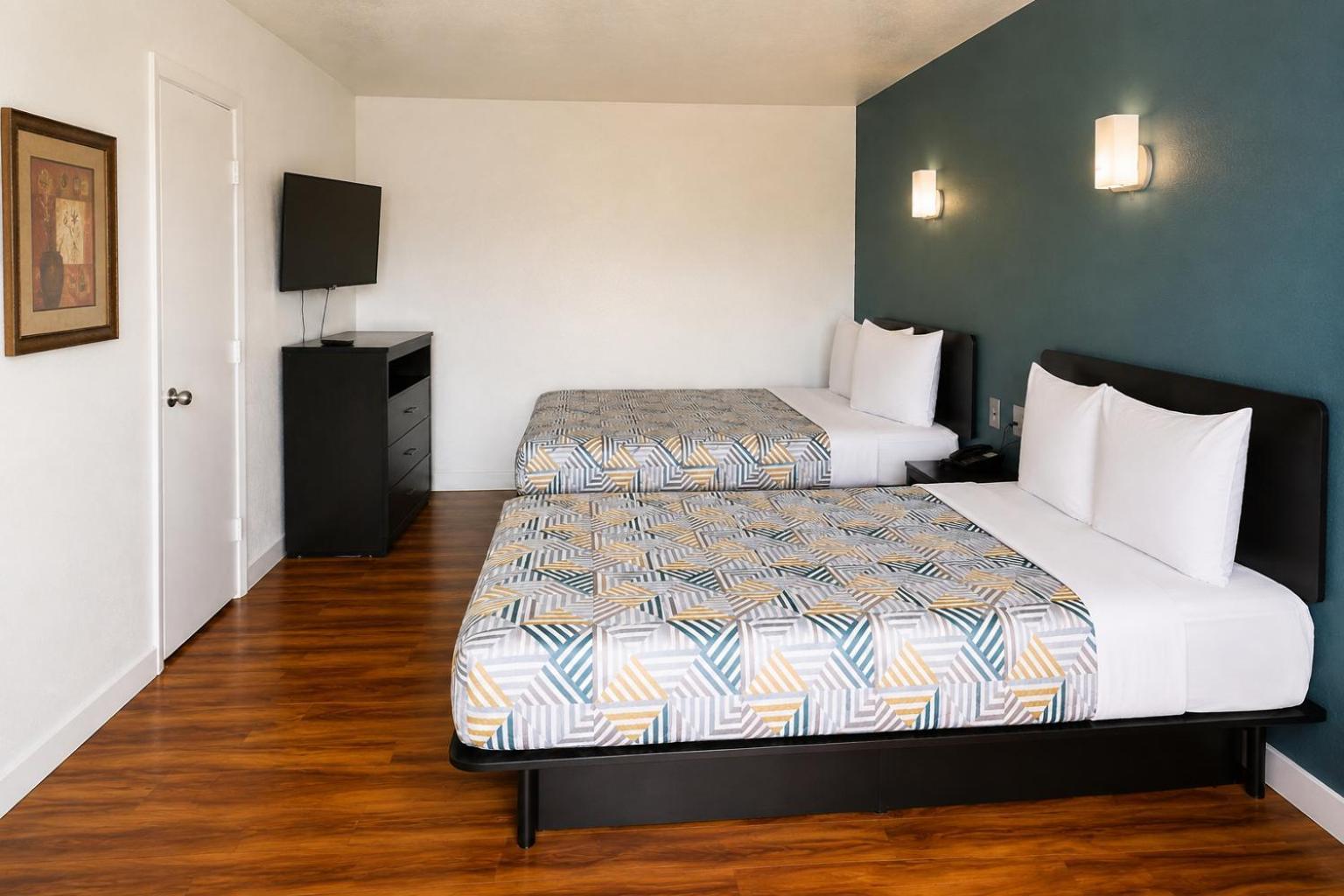 2 Full Beds Non Smoking Kitchenette