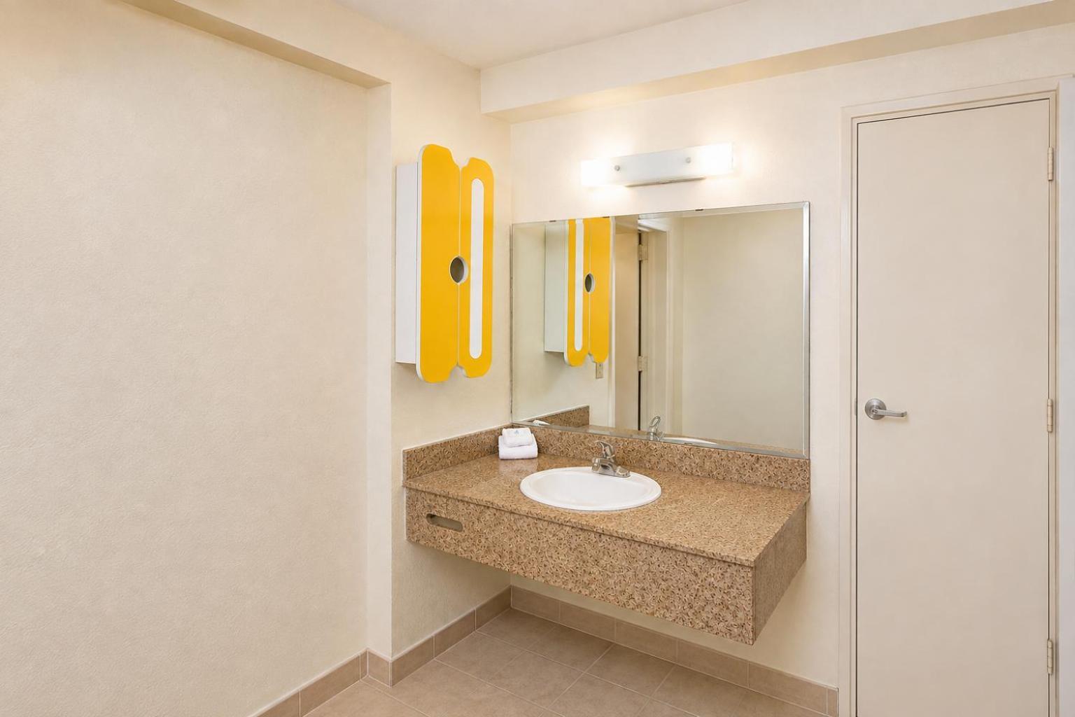 2 Full Beds Non Smoking Kitchenette