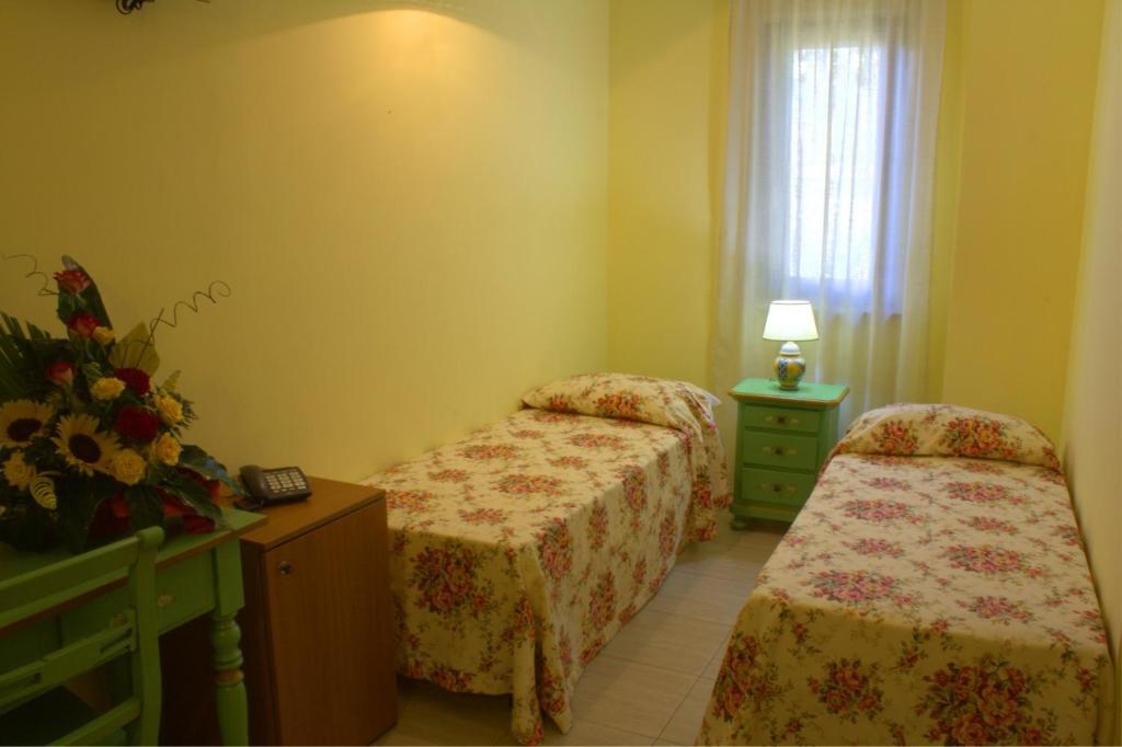 Queen Room Two Queen Beds Disability Access