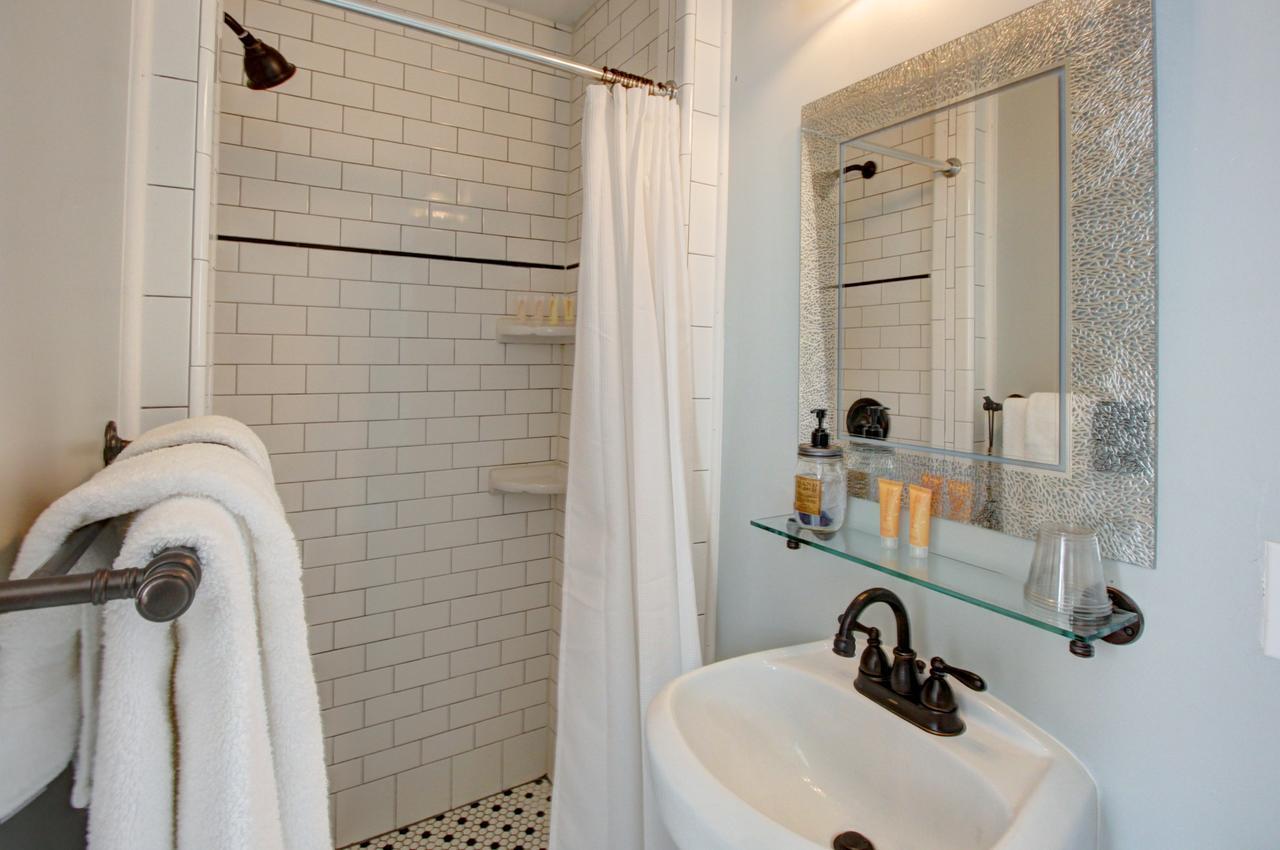 Queen Suite Single Bed Ground Floor
