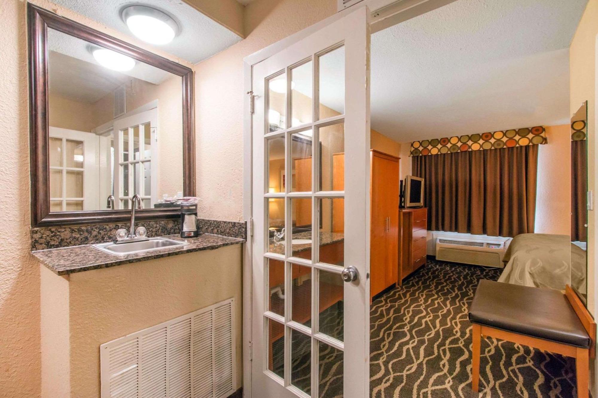 Two-Bedroom Suite Two King Beds