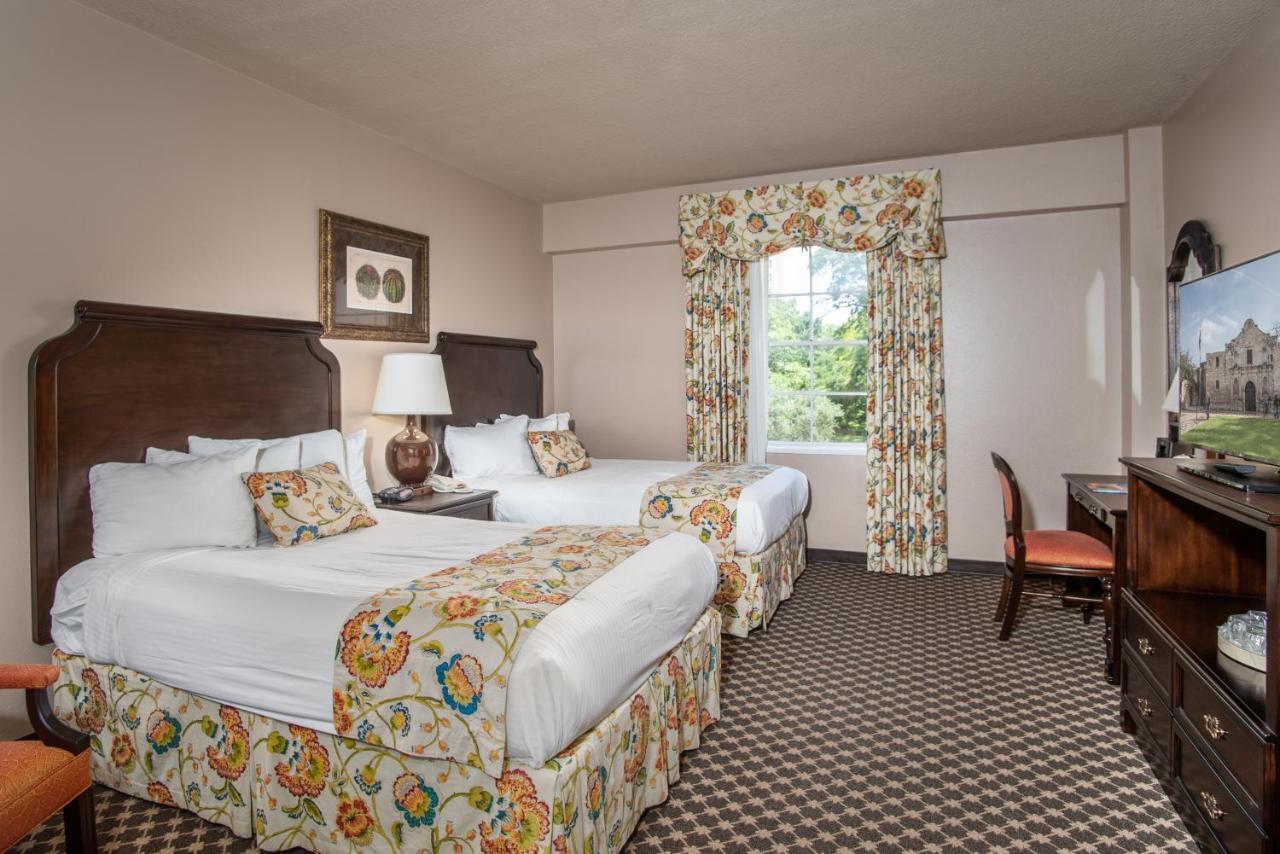 Classic Room with Two Double Beds,395839476:JPEG