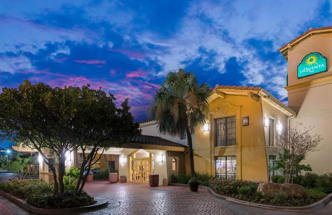 La Quinta Inn By Wyndham San Antonio Market Square-1