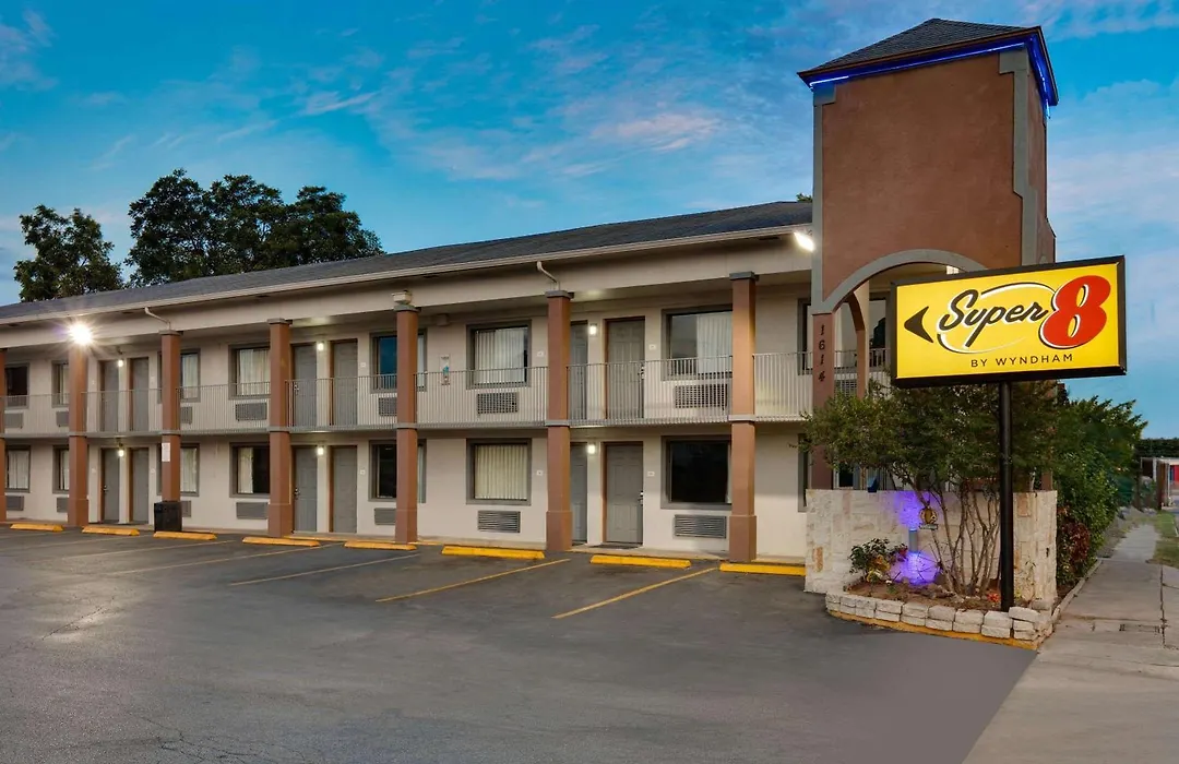 Super 8 By Wyndham San Antonio Pearl District Downtown-1