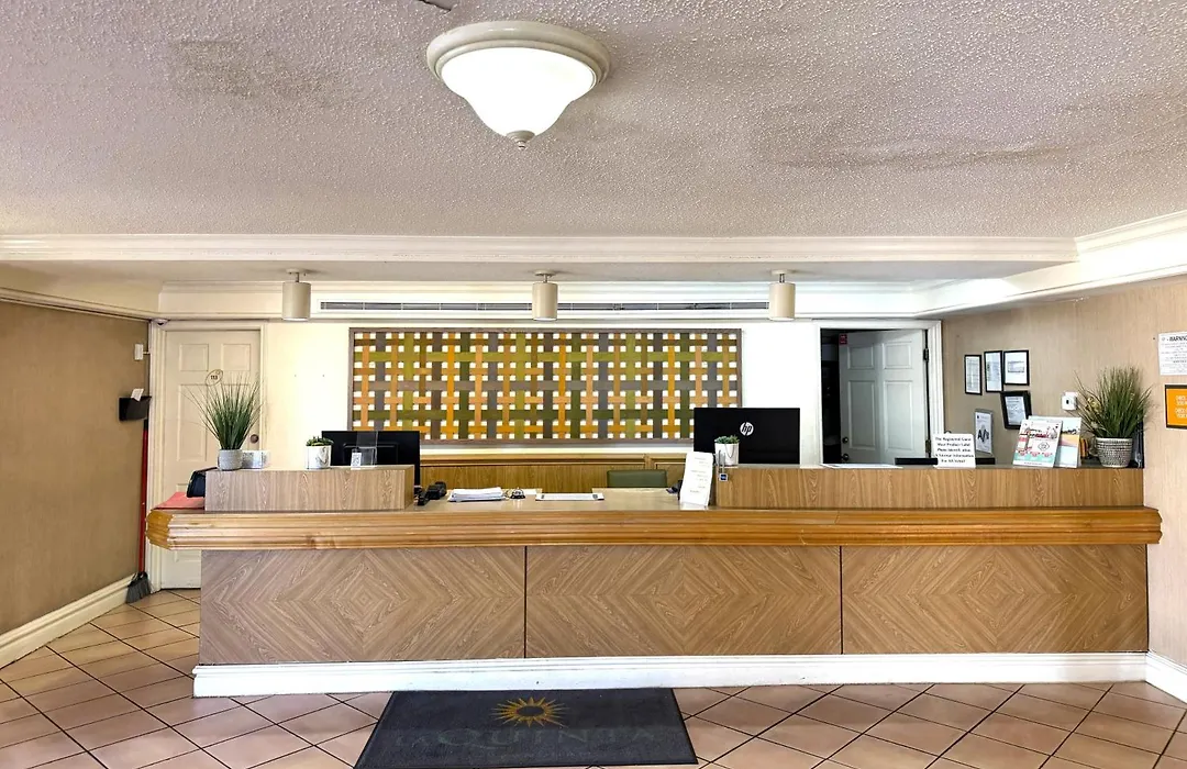 Townhouse Garden Inn & Suites San Antonio I 35-1
