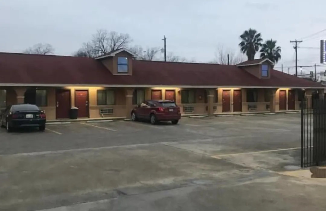 Southtown S.A. Inn-1