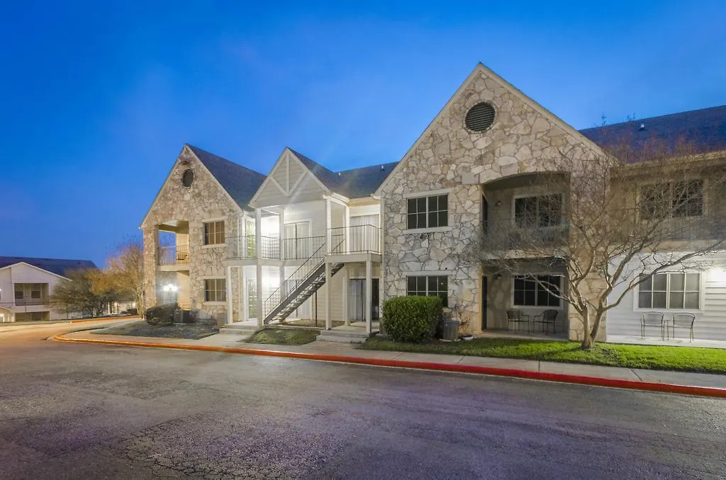 Navona Live Oak Hotel-1