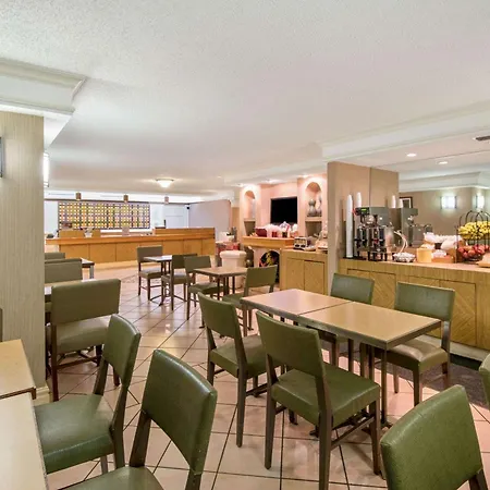 La Quinta Inn By Wyndham San Antonio Market Square-2