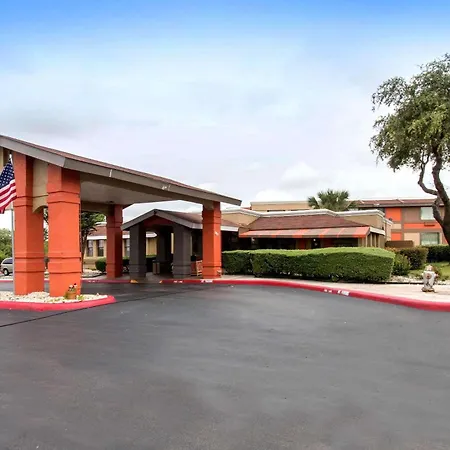 Quality Inn & Suites I-35 Near Frost Bank Center-3