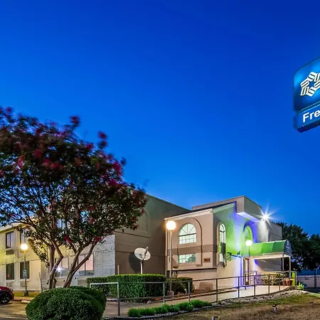 Travelodge By Wyndham San Antonio Downtown Northeast-2