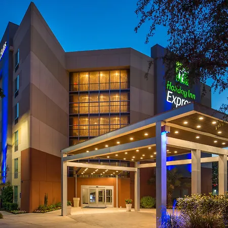 Holiday Inn Express & Suites San Antonio Medical - Six Flags By Ihg-3