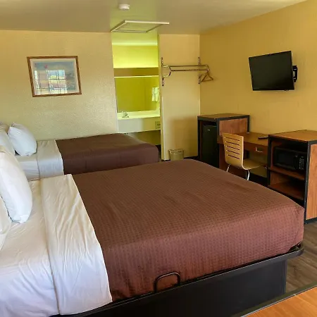 Executive Inn & Suites Near Lackland Afb & Seaworld-3