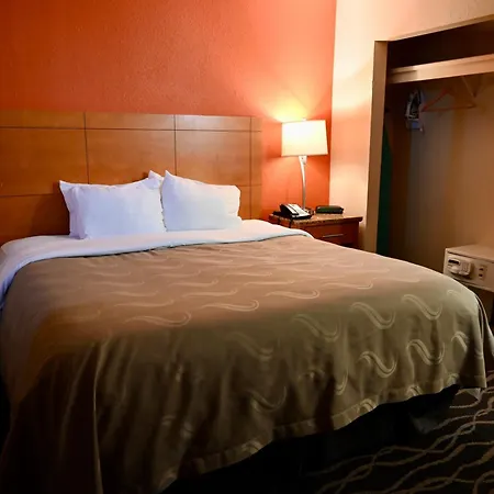 Quality Inn & Suites I-35 Near Frost Bank Center-2