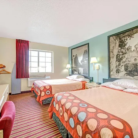 Super 8 By Wyndham San Antonio/Fiesta-2