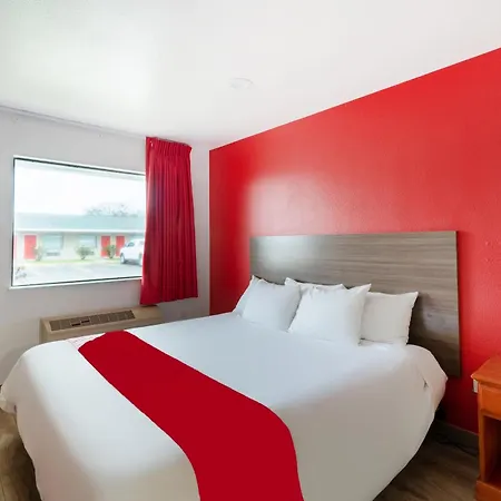 Oyo Hotel San Antonio Near At&T Center-3