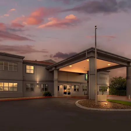 Quality Inn & Suites Near Six Flags And Medical Center-2