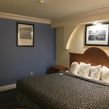 Days Inn By Wyndham San Antonio Airport-2
