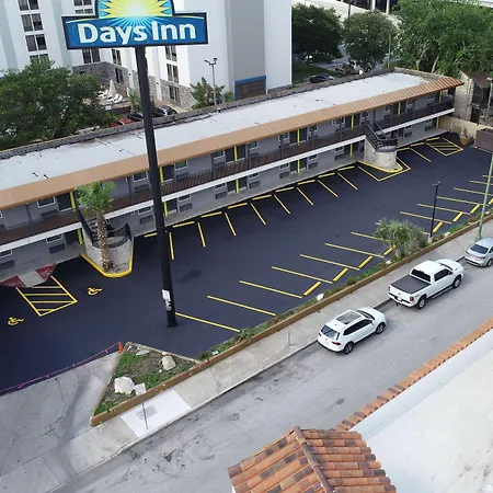 Days Inn By Wyndham San Antonio Alamo/Riverwalk-3