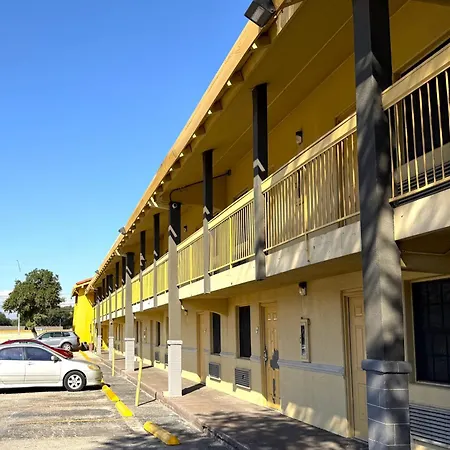 Townhouse Garden Inn & Suites San Antonio I 35-2
