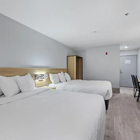 Day Inn By Wyndham San Antonio Downtown-2